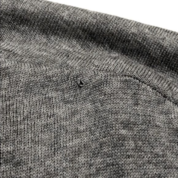 Vince. 100% Merino Wool Gray Sleeveless Sweater - Picture 7 of 9